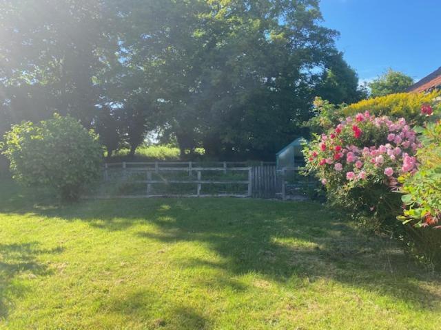 Old Rectory - Scoulton Apartment Great Ellingham ภายนอก รูปภาพ