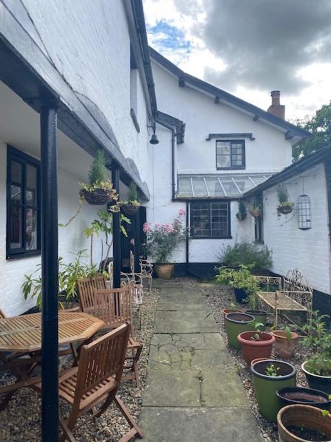 Old Rectory - Scoulton Apartment Great Ellingham ภายนอก รูปภาพ