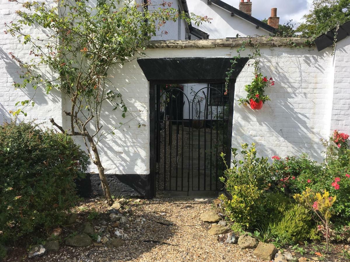 Old Rectory - Scoulton Apartment Great Ellingham ภายนอก รูปภาพ